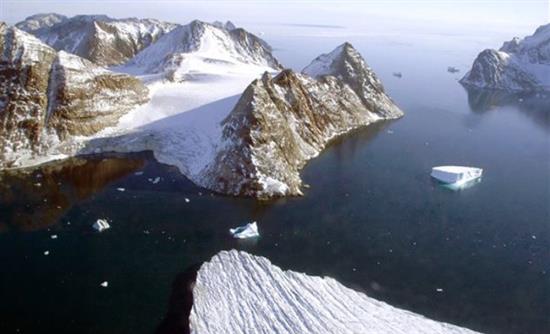 Διαρκώς μειούμενο το επίπεδο των πάγων στην Αρκτική